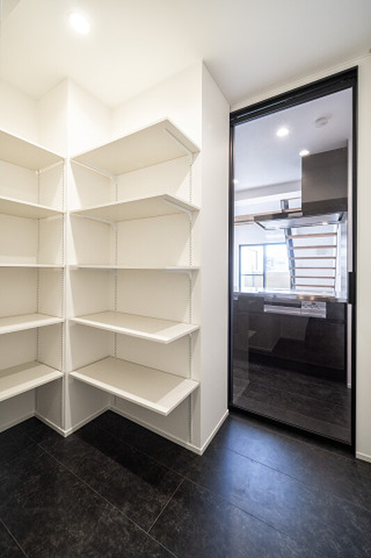 キッチン裏パントリー