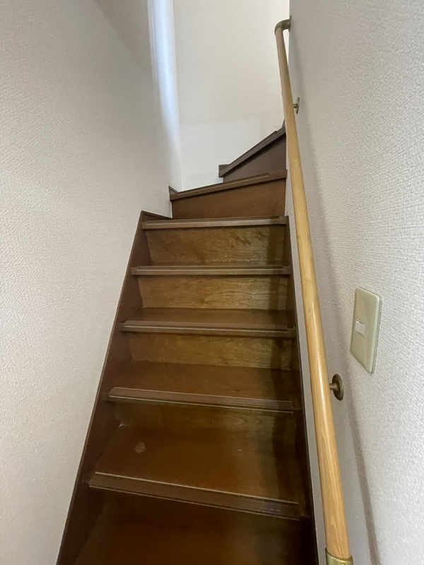 階段（2階から3階）