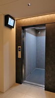 モニター付きエレベーター