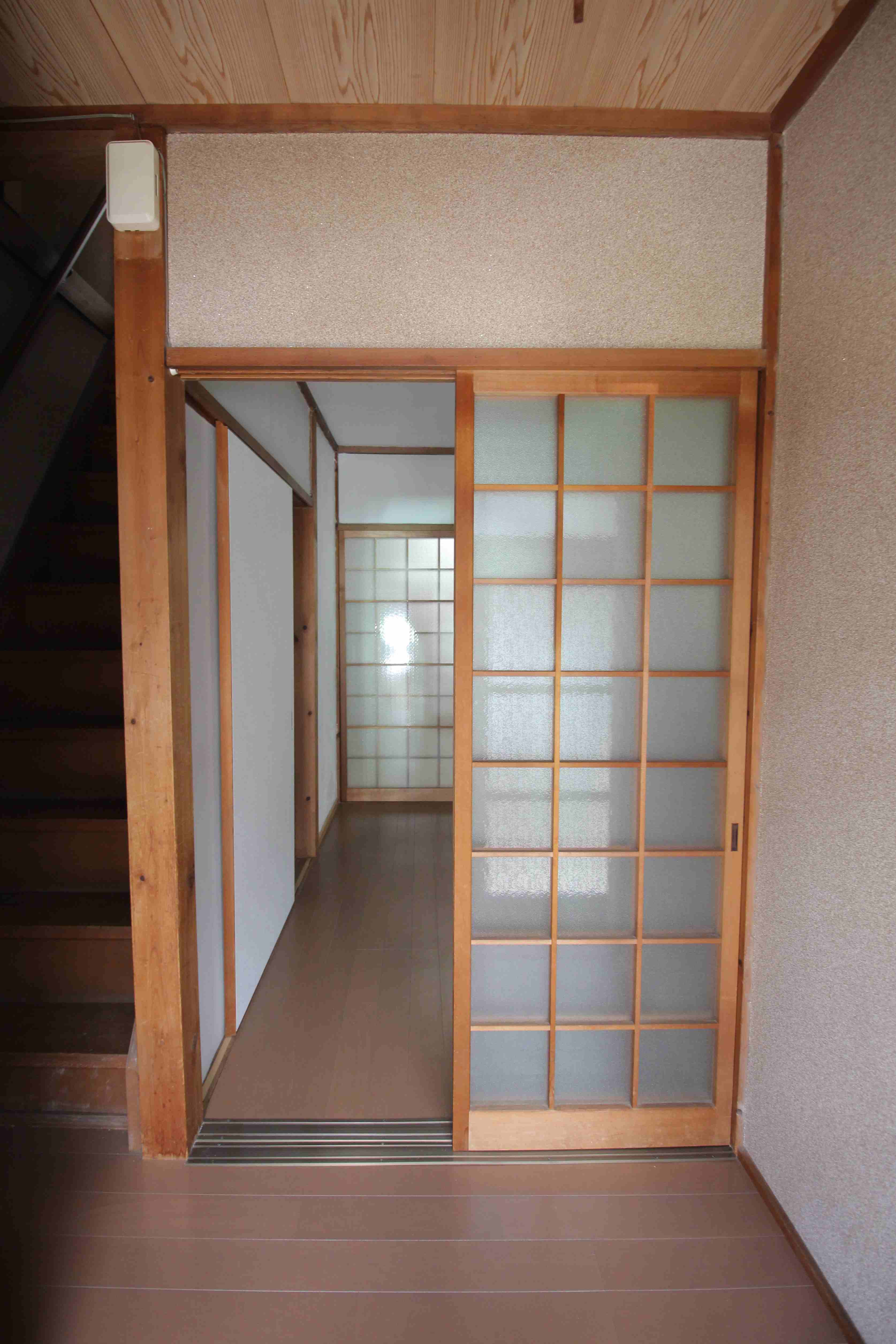 玄関からの目線